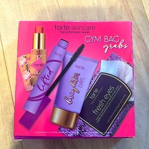 Limited edition Tarte gym bag grabs kit💕 new